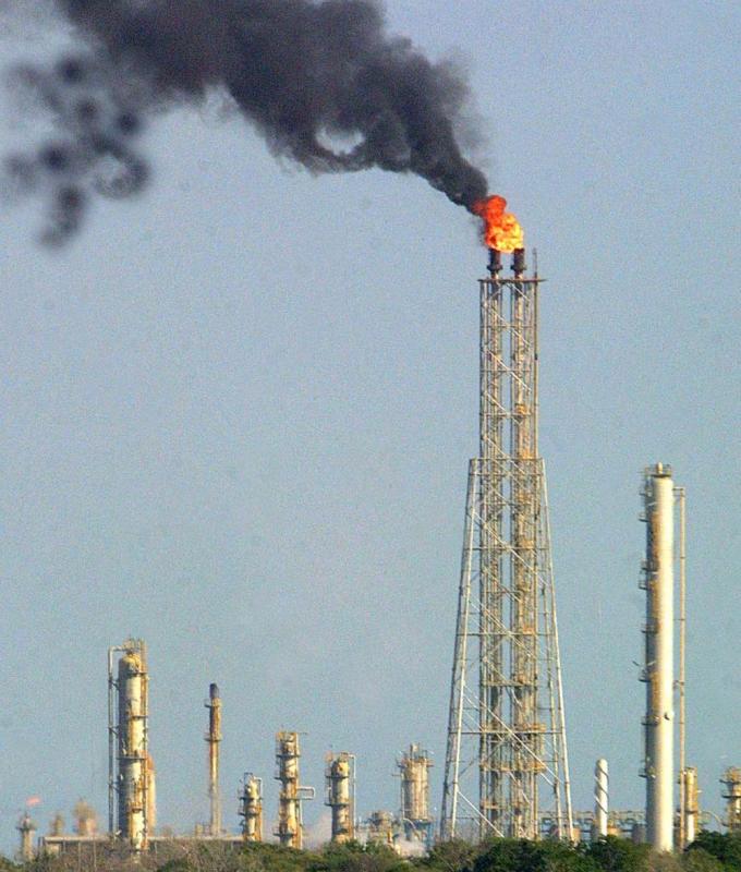 US tightens grip on Venezuela oil as Trump defends multibillion-dollar deal