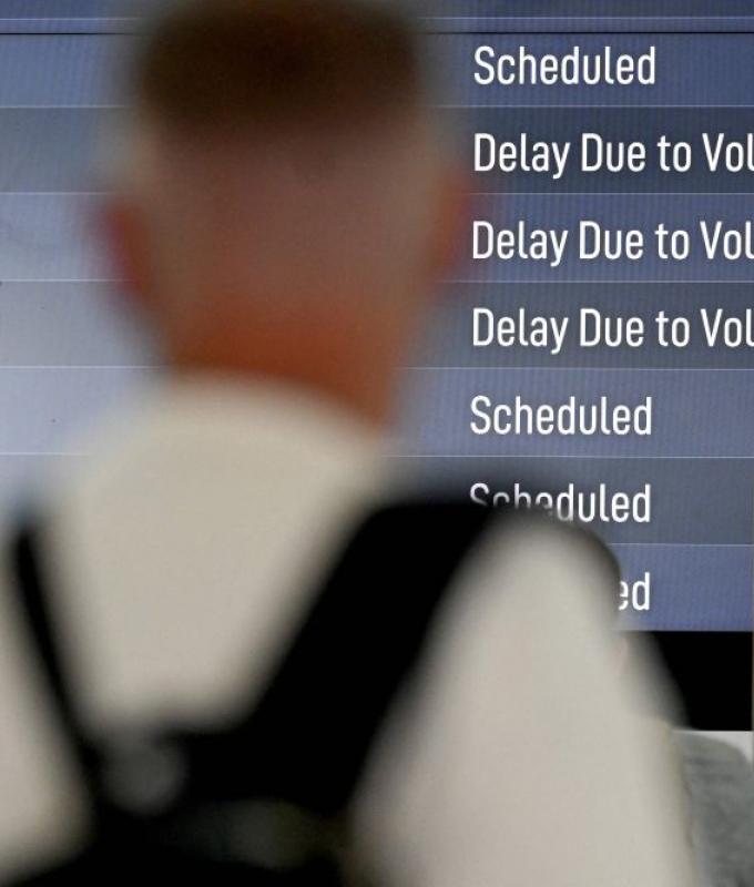 Jakarta and three other airports extend shutdown to 6pm after Anak Krakatau eruption disrupts travel