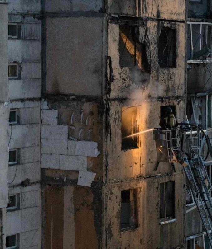 Series of blasts heard in Kyiv as Russia restarts attacks following ceasefire pause