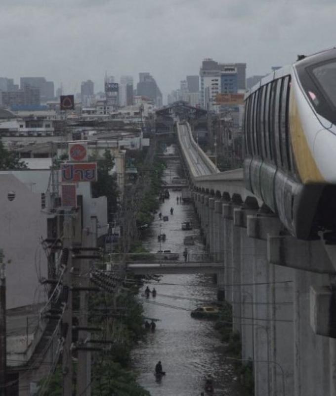 Floods kill 60 across Thailand as Bangkok races to clean up before IMF meetings