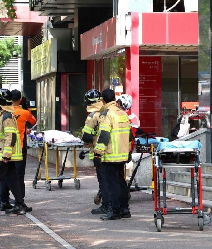 Incheon supermarket stabbing leaves one in cardiac arrest, seven injured; man arrested