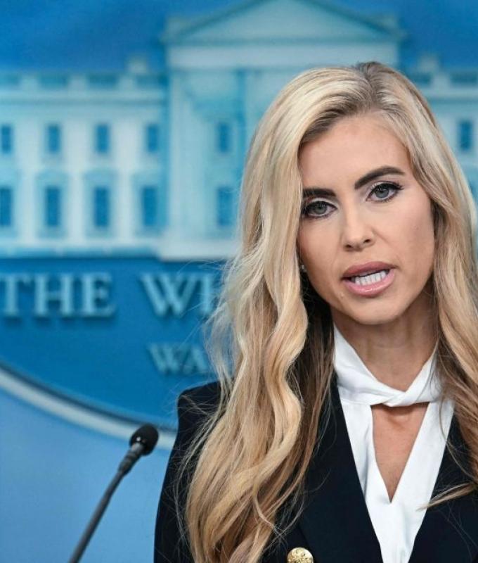 Trump spokeswoman admits failing bar exam