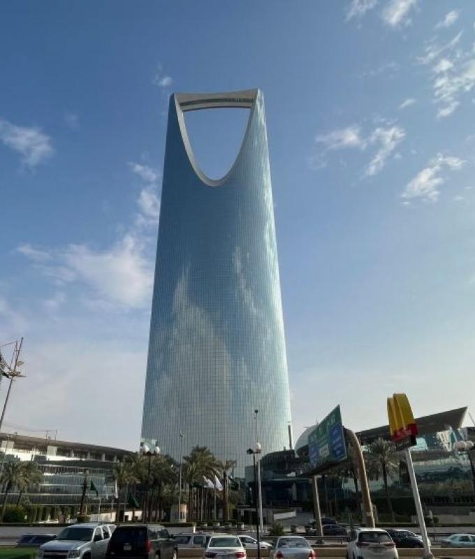 Saudi landmark closes offices, chopper pilots killed near Yemen