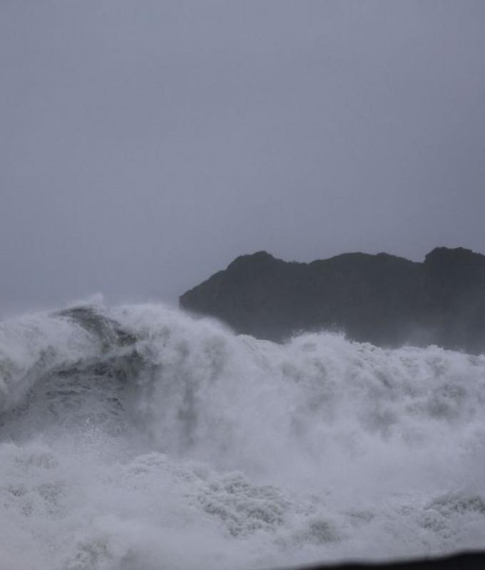 Flights cancelled, homes evacuated as Typhoon Champi closes in on Taiwan