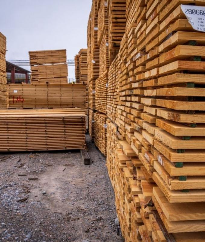 Plywood, paper and fridges: Trump lifts some Canada tariffs two weeks before US midterms