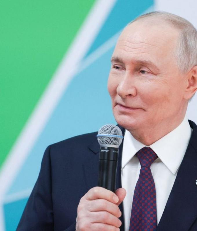 Putin calls Elon Musk a ‘genius’ as Russia races to build its own satellite internet network