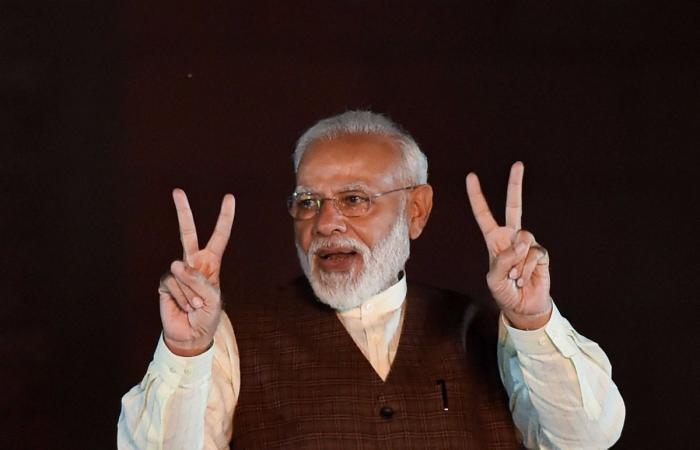 India News - India PM Modi's exams post wins hearts, announces contest