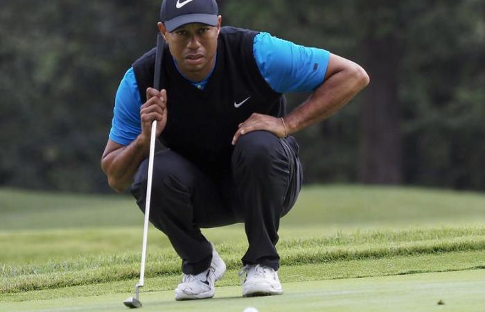 Woods turns down event, backs Mickelson