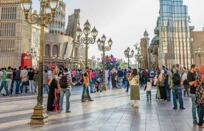 Dubai - Global Village breaks attendance record during UAE National Day