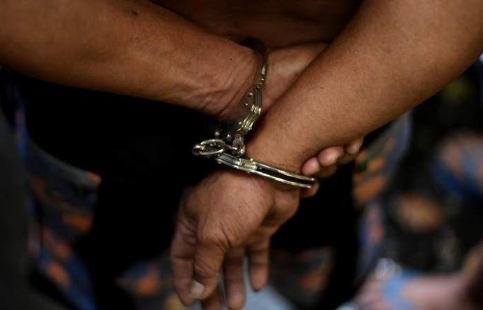 Ajman - Man robs 3 masseuses in UAE at knifepoint, jailed