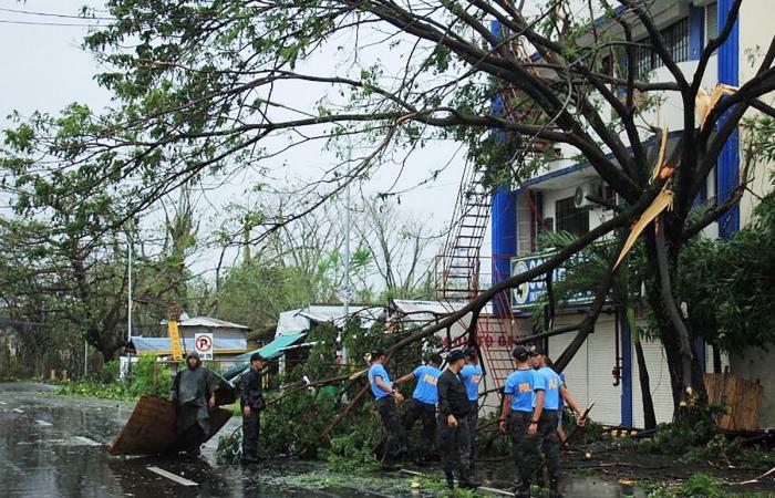 205 kmph typhoon Kammuri pounds Philippines, Manila airport closed
