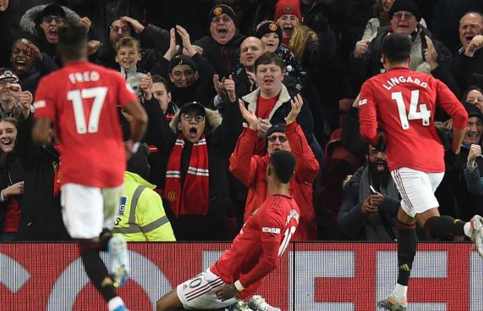 Man Utd inflict first Spurs defeat for Mourinho, Leicester up to second