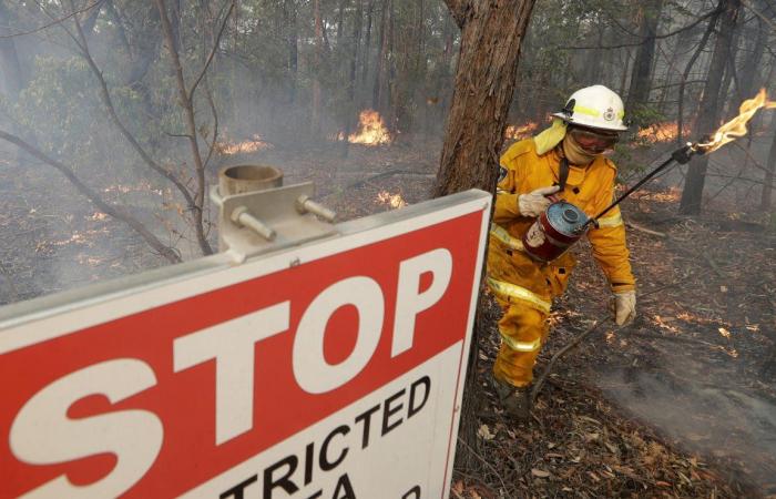 Giant fire near Sydney may burn for weeks as people struggle to breathe