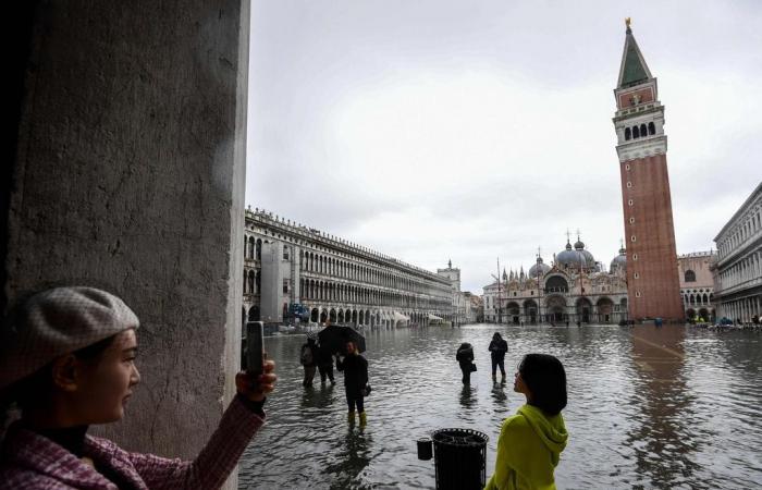 Venice tide barriers arrive to block flood waters