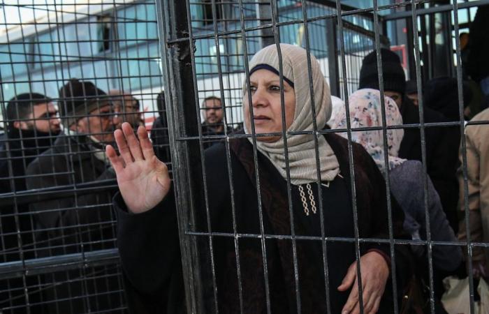 Gazans struggle to raise cash to leave through the Egyptian border