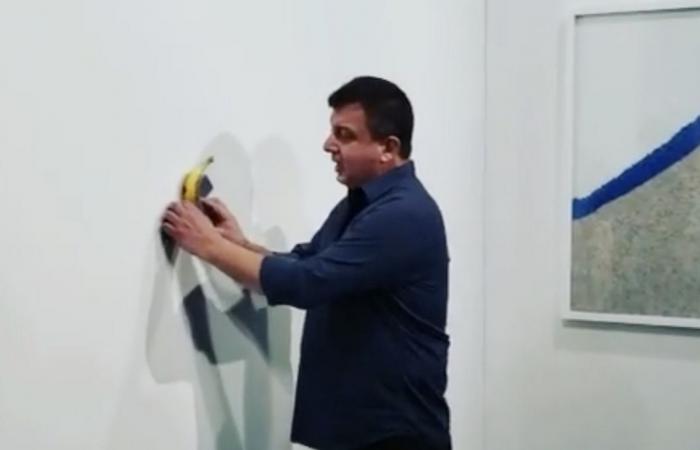 Video: Man eats banana worth over Dh440,000