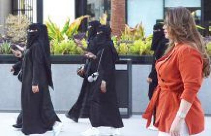 Saudi eliminates gender-segregated entrances for eateries