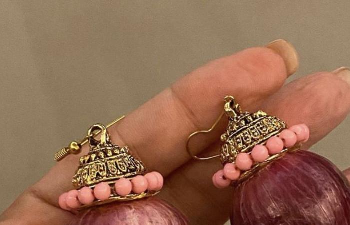 Bollywood News - Bollywood superstar gifts onion earrings to wife amid rising prices