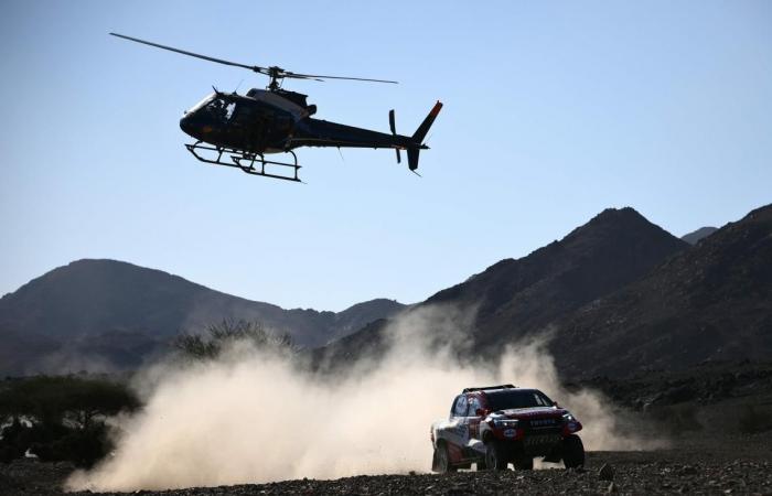 Giniel De Villiers wins Dakar Rally second stage in Neom, Fernando Alonso loses wheel