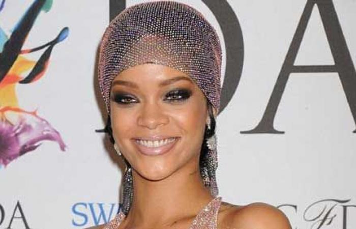 Rihanna launching mascara