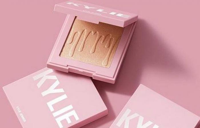 KUWTK: Kendall Jenner launching cosmetics range with Kylie Jenner