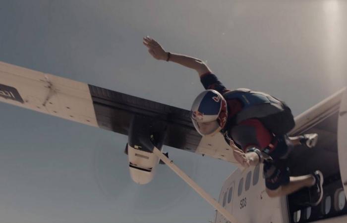 Dubai - Do you get data 15,000ft above UAE? Skydiver finds out