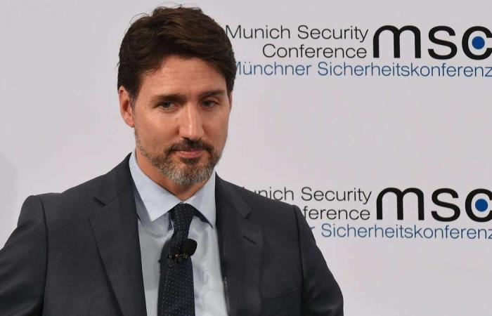 Canadian PM Justin Trudeau under fire for warm greeting of Iran's Mohammad Javad Zarif