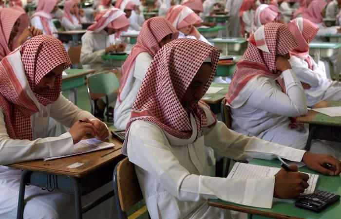 Coronavirus: Saudi Arabia closes schools and universities