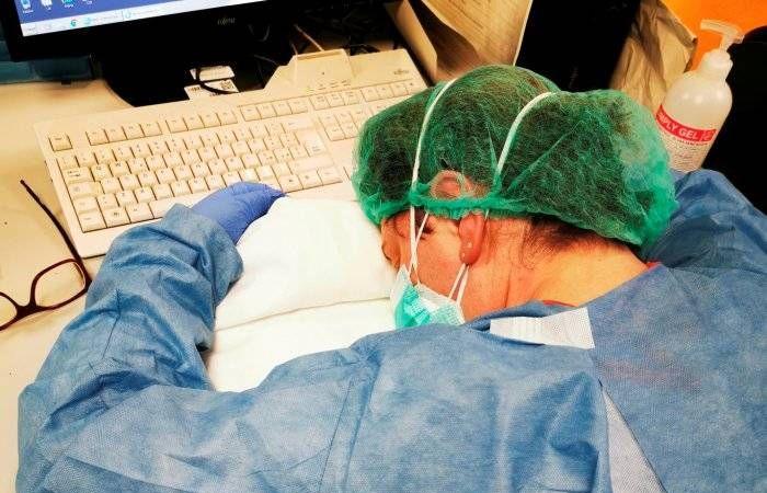 Italian nurse's photo portrays struggle against coronavirus