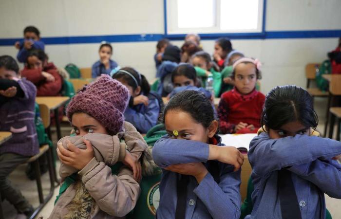 Coronavirus: Jordan closes off Syrian refugee camps to contain virus