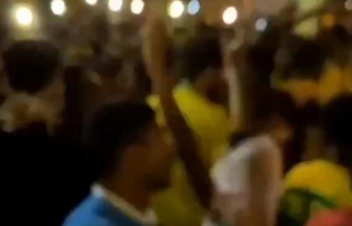 Omani football fans chant 'corona, corona'