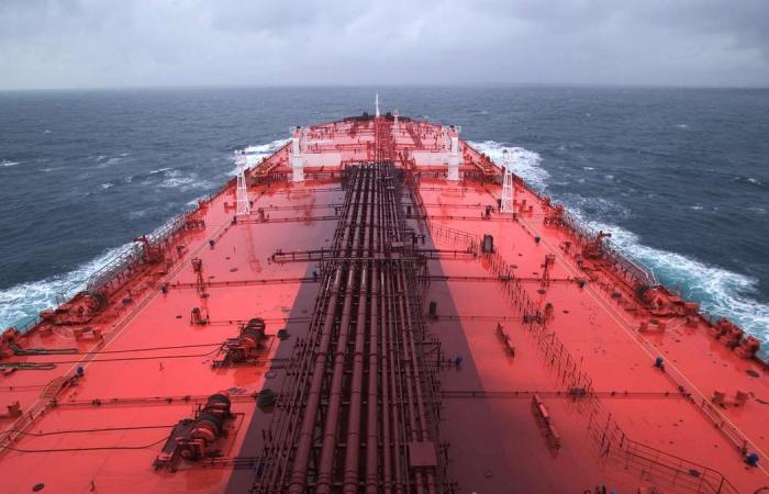Arab nations sound alarm over oil tanker moored off Yemen