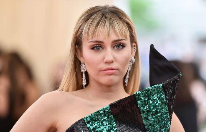 Bollywood News - COVID-19 effect: Miley Cyrus struggles with anxiety