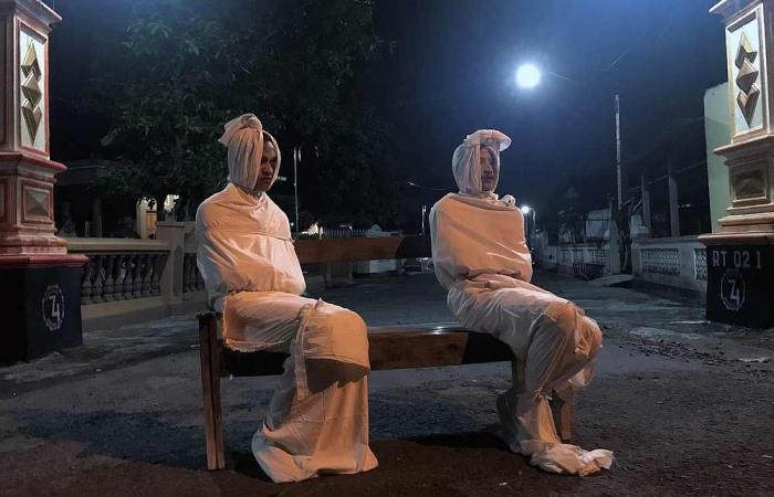 'Ghosts' scare Indonesians indoors and away from virus