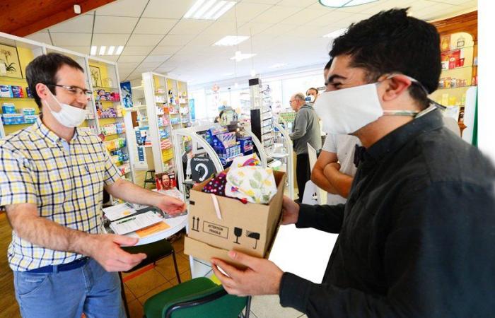 Face masks help Syrian Kurd refugee family integrate in France