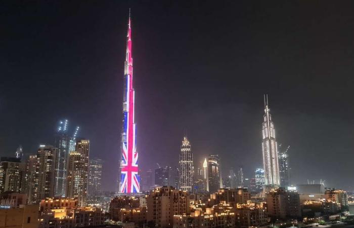 Dubai's Burj Khalifa transformed into giant Union Jack for the queen's birthday