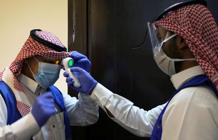 Coronavirus: Saudi Arabia's infected cases near 43,000