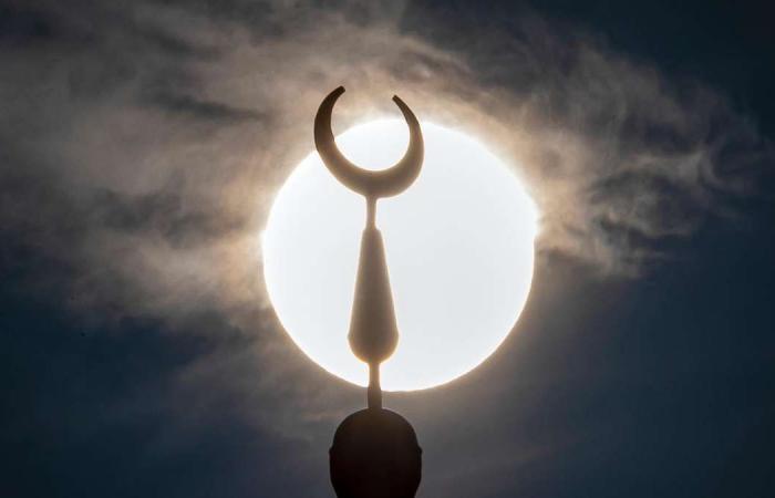 Saudi astronomers calculate Eid Al Fitr to begin on Sunday