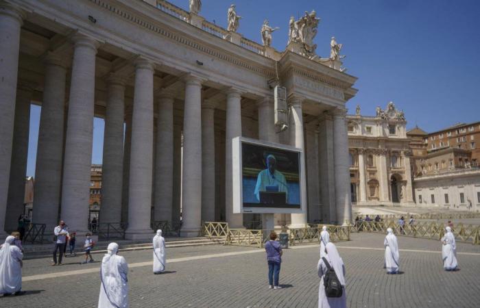 Public returns to St. Peter’s Square; Pope Francis calls for defense of environment