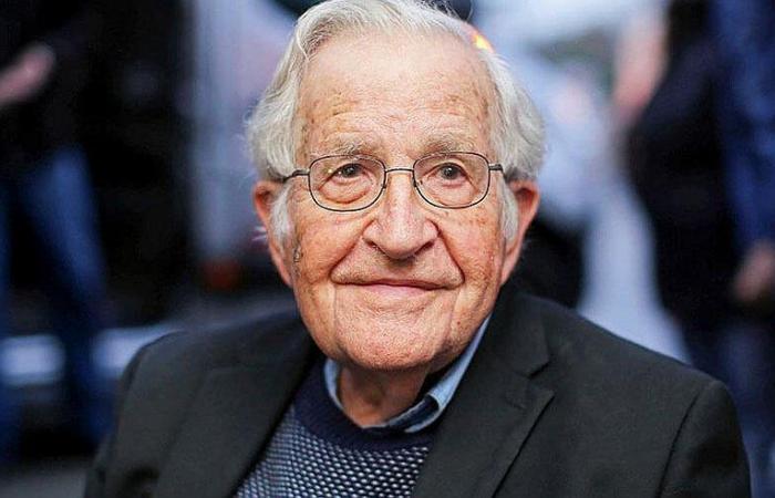 US coronavirus response fatally 'chaotic,' says Noam Chomsky