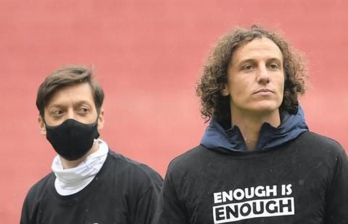 Mesut Ozil, David Luiz and Arsenal stars take a knee and display 'I can't breathe', 'Black Lives Matter' shirts at the Emirates - in pictures
