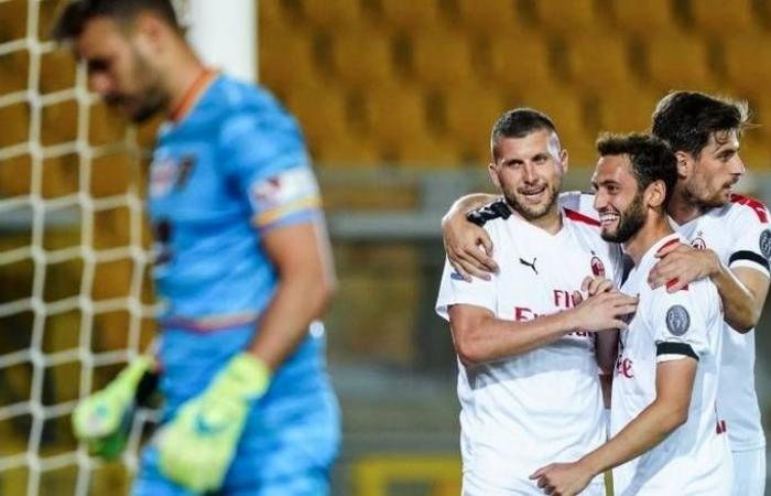 Calhanoglu shines as Milan sink Lecce 4-1