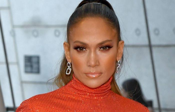 Bollywood News - Jennifer Lopez gives sweet surprise to an emergency room...