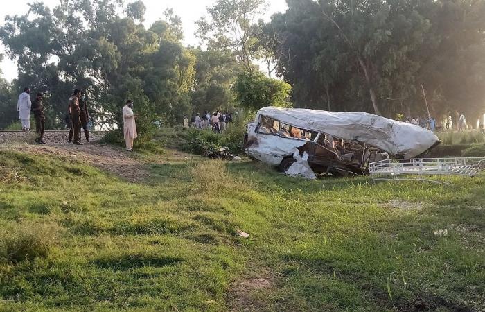 22 pilgrims killed as train rams van in Pakistan