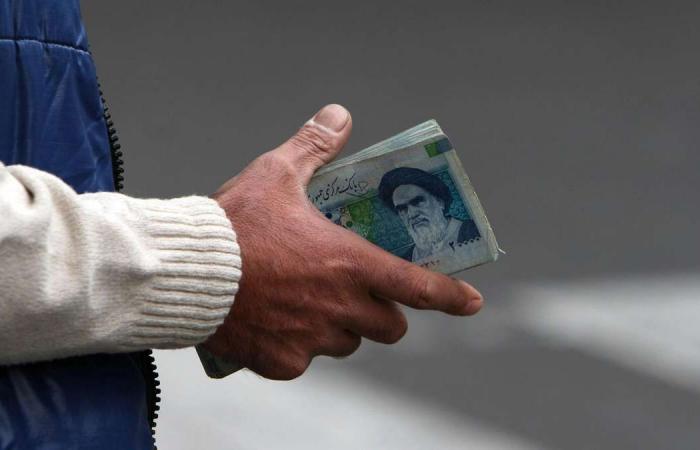 Iran rial slides to new low as coronavirus and sanctions weigh
