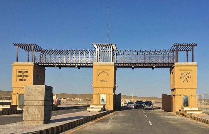 Pakistan reopens all borders to resume trade with Iran