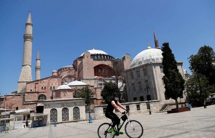 Hagia Sophia: Unesco warns of review if Turkey changes site's status