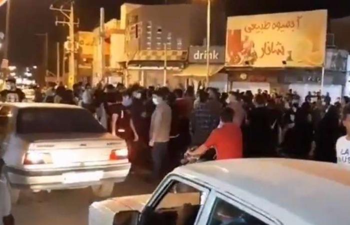 Iran cuts internet and calls out security forces after new protests