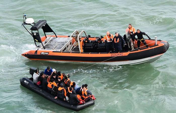Record number of illegal migrants cross Channel to England