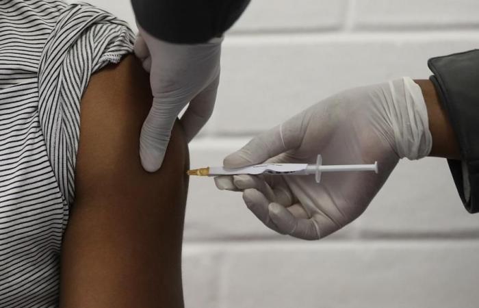 Virus vaccine put to final test in thousands of volunteers